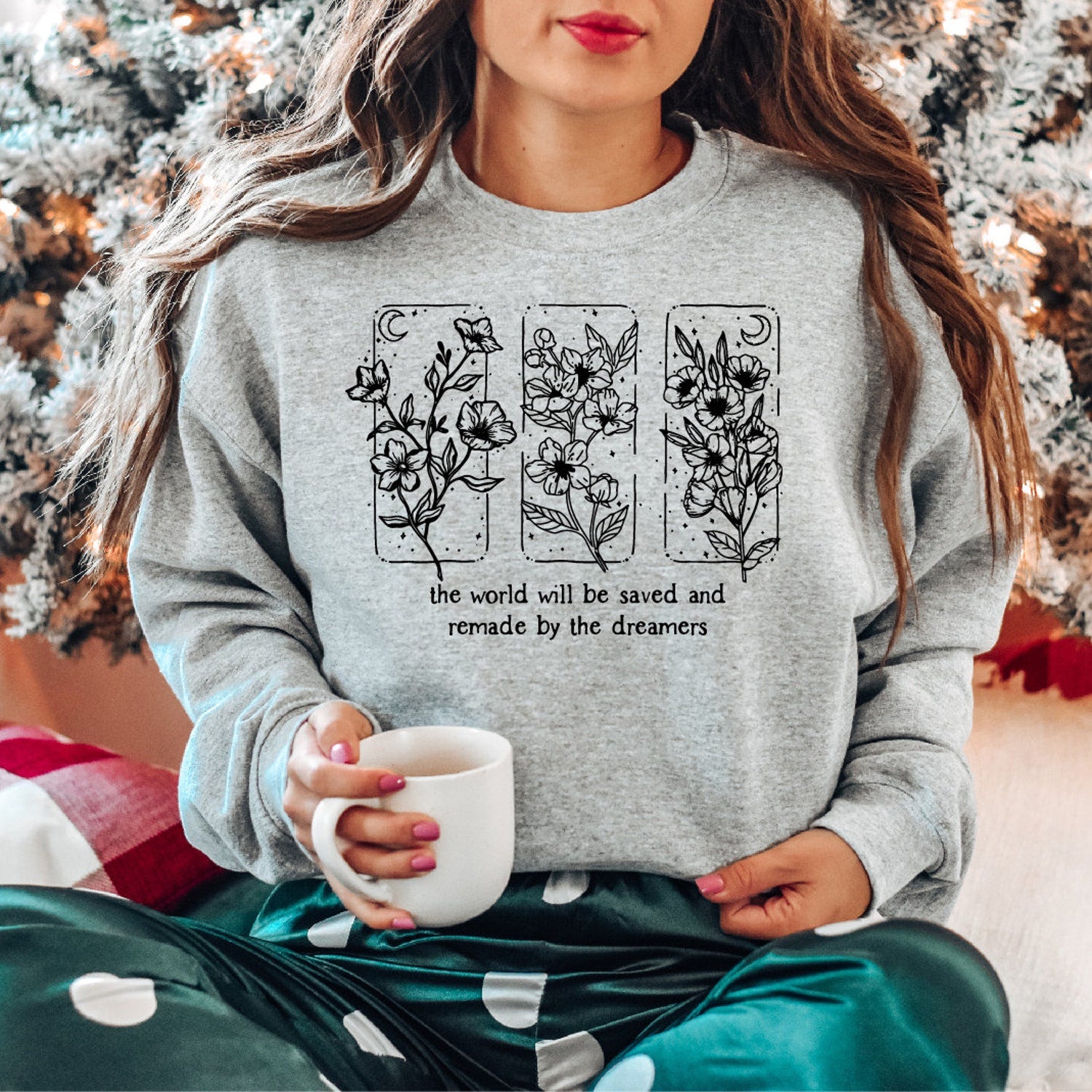 (TOG) -  The World Will Be Saved And Remade By The Dreamers Sweatshirt, Throne Of Glass Shirt, Sarah J Maas Shirt, Quote Shirt, Aelin Quote Tee